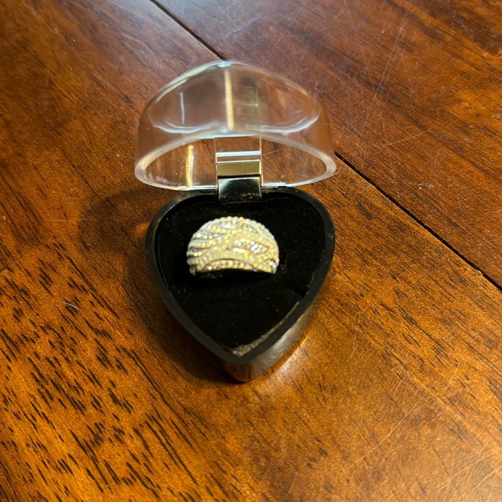 Jimmy Crystal ring size 6 sterling silver white and clear crystals